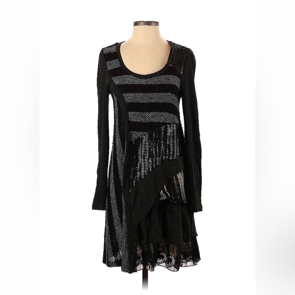 Lanvie knit and lace sweater dress, size small‎